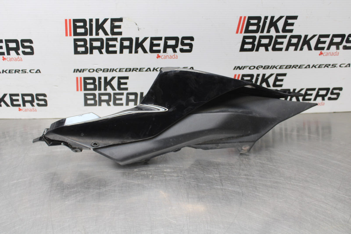22-25 YAMAHA YZF R7 LEFT REAR BACK TAIL FAIRING COWL SHROUD BB769