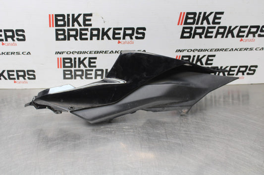 22-25 YAMAHA YZF R7 LEFT REAR BACK TAIL FAIRING COWL SHROUD BB769