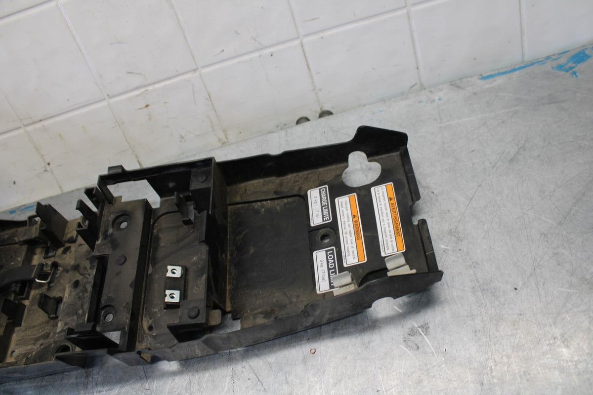 08-16 YAMAHA YZF R6 REAR BACK TAIL UNDERTAIL BATTERY TRAY PLASTIC BB436
