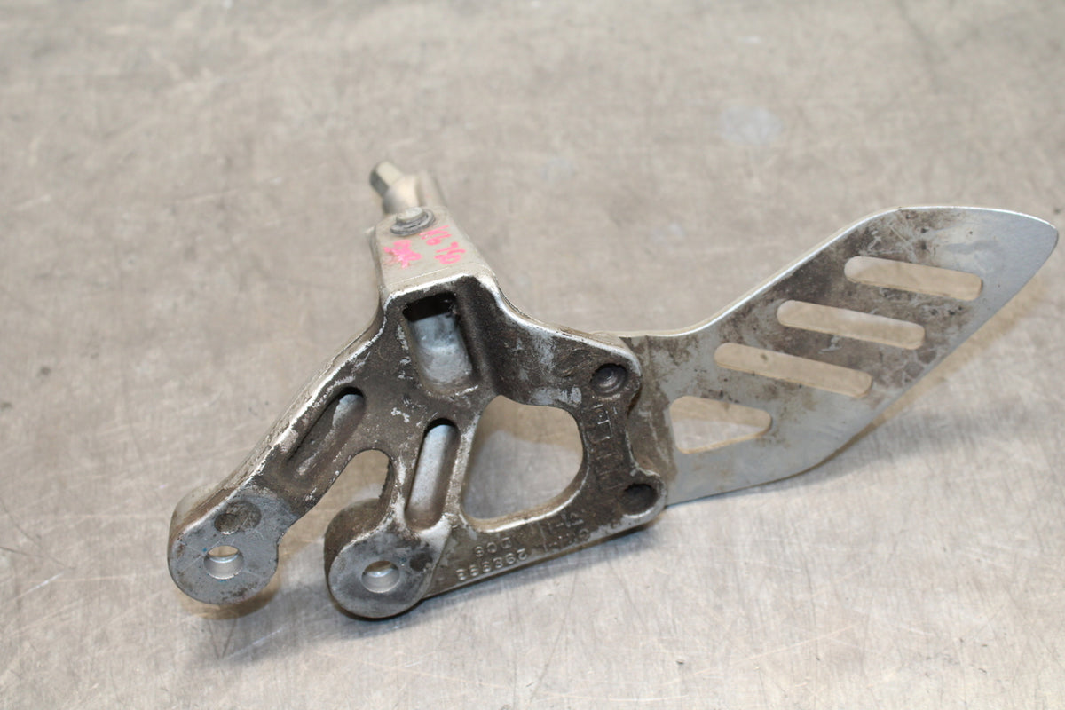 06-07 SUZUKI GSXR750 LEFT REARSET REAR SET DRIVER FOOT PEG REST STOP BB132