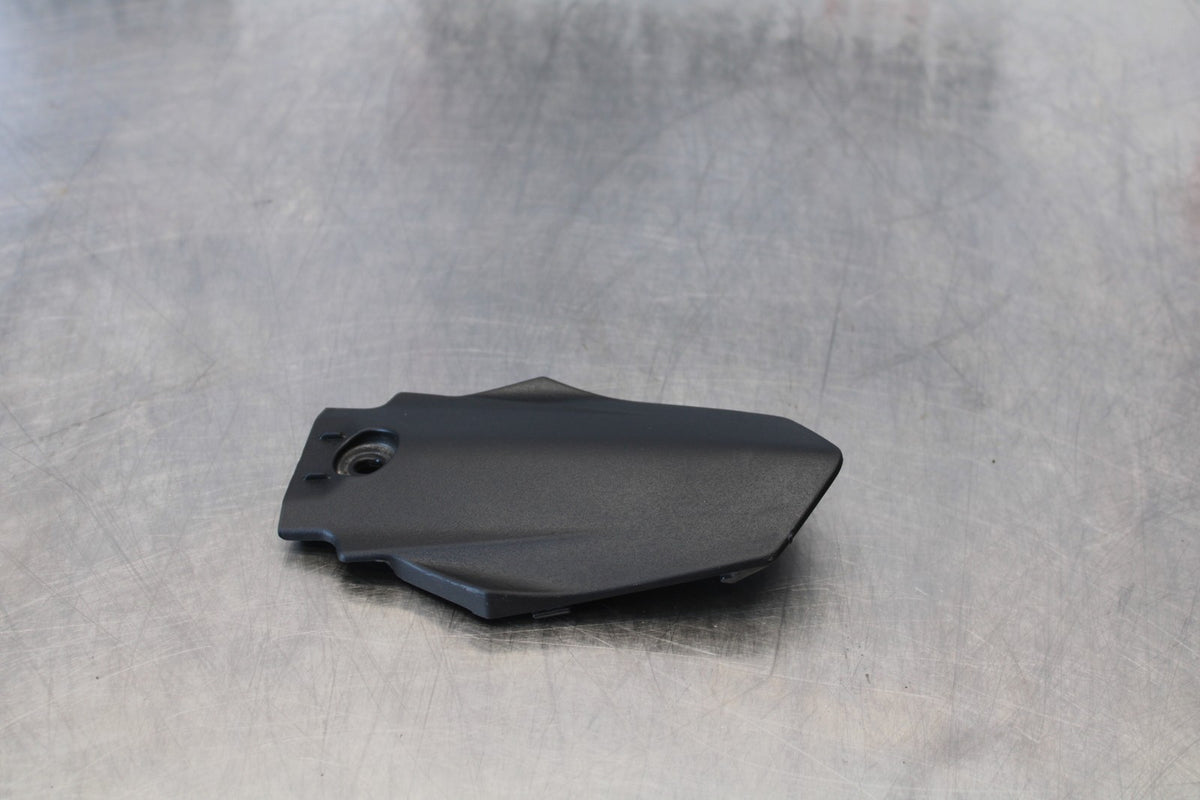 22-25 YAMAHA YZF R7 CENTER REAR BACK TAIL FAIRING COVER TRIM COWL BB176