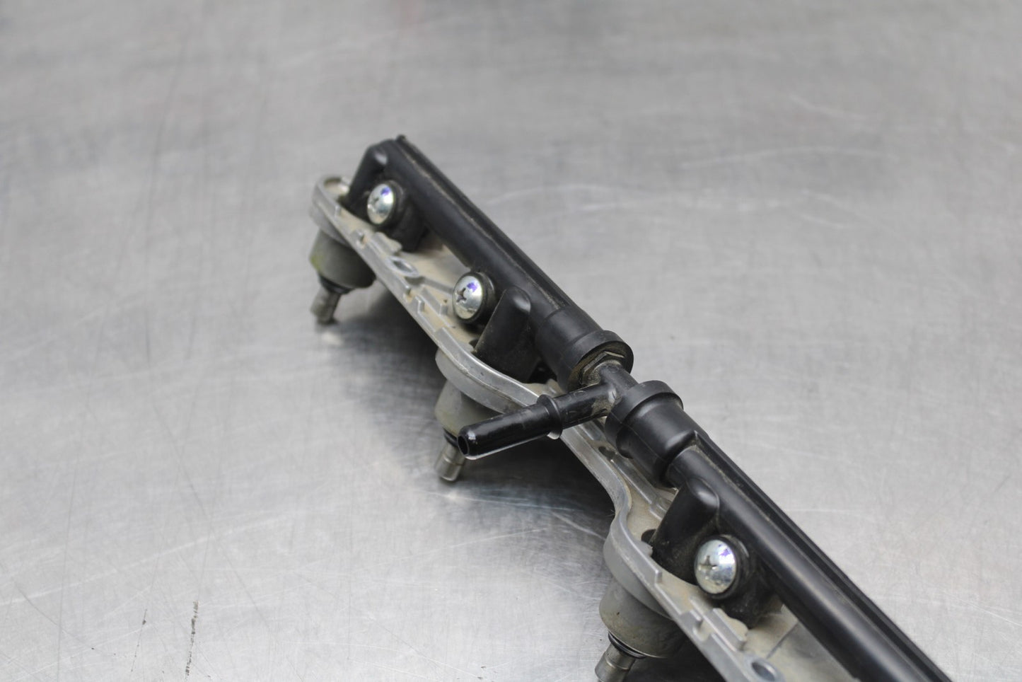 08 KAWASAKI NINJA ZX10R SECONDARY FUEL INJECTORS TOP AIRBOX GAS RAIL BB201