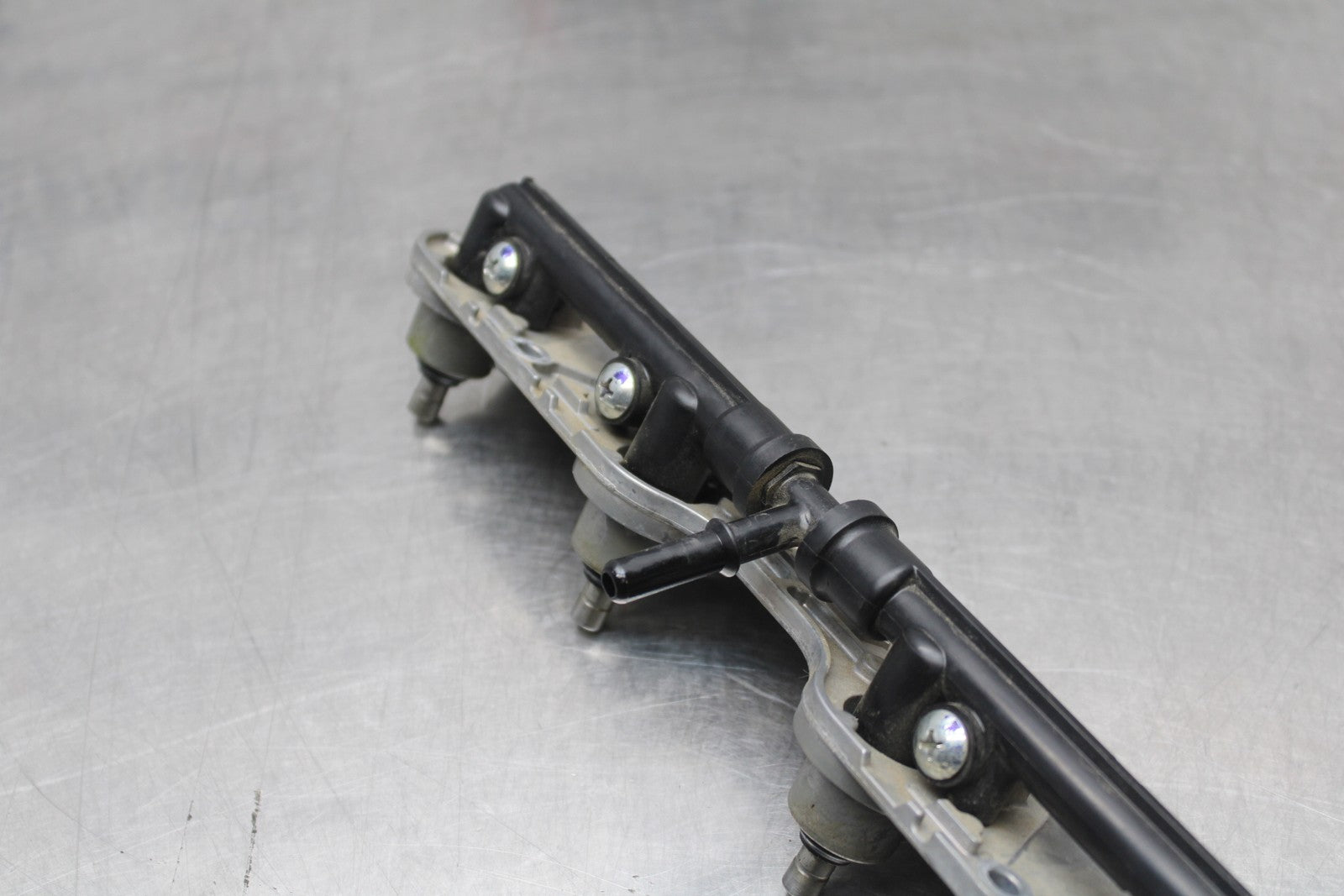 08 KAWASAKI NINJA ZX10R SECONDARY FUEL INJECTORS TOP AIRBOX GAS RAIL BB201