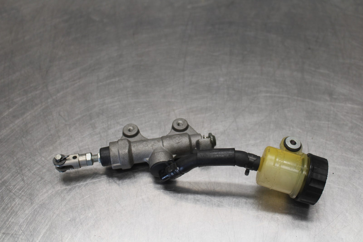 08-16 YAMAHA YZF R6 REAR BACK BRAKE MASTER CYLINDER W RESERVOIR BB929