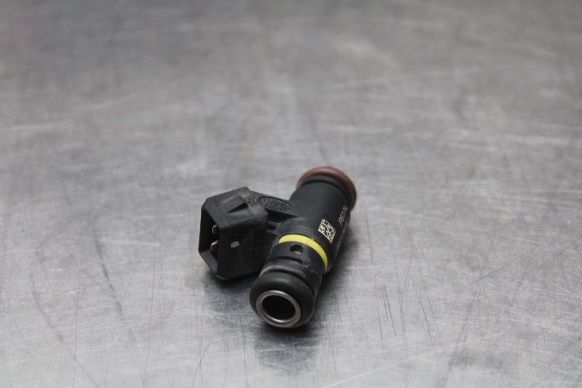 19 MOTO GUZZI V7 III FUEL INJECTOR SET PAIR BB831
