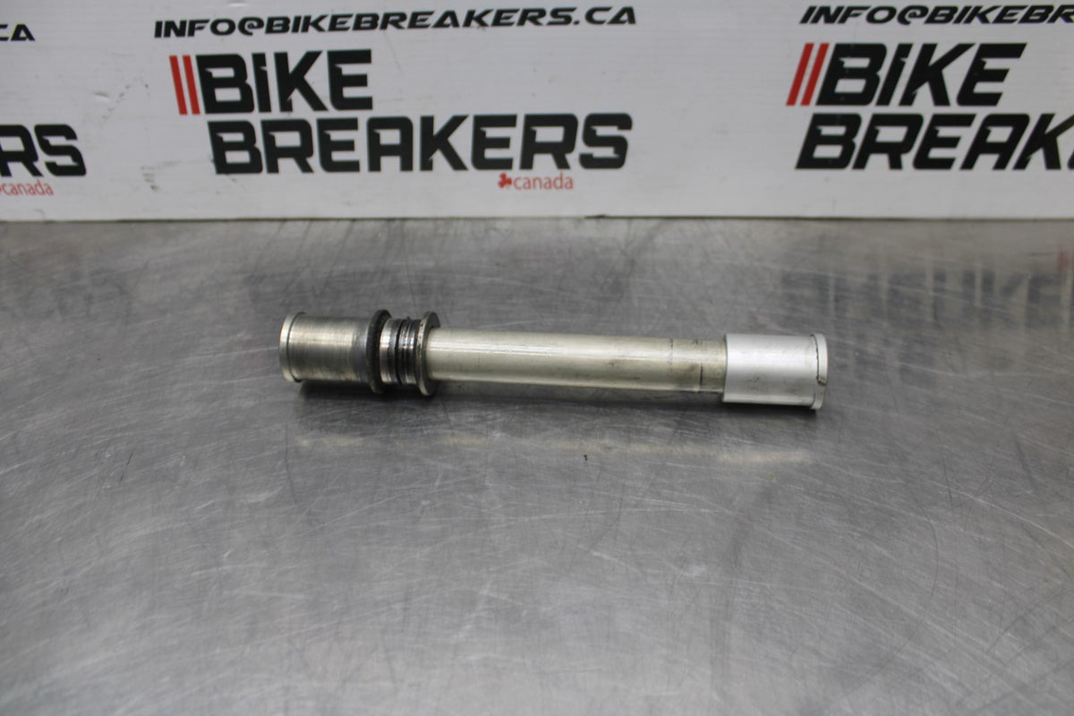 07-08 KAWASAKI NINJA ZX6R FRONT WHEEL RIM AXLE PIVOT BOLT BB855