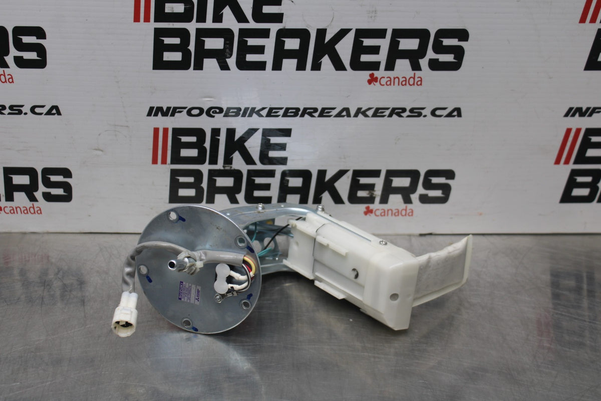 15 SUZUKI GW250F FUEL PUMP GAS PETROL SENDER UNIT BB789