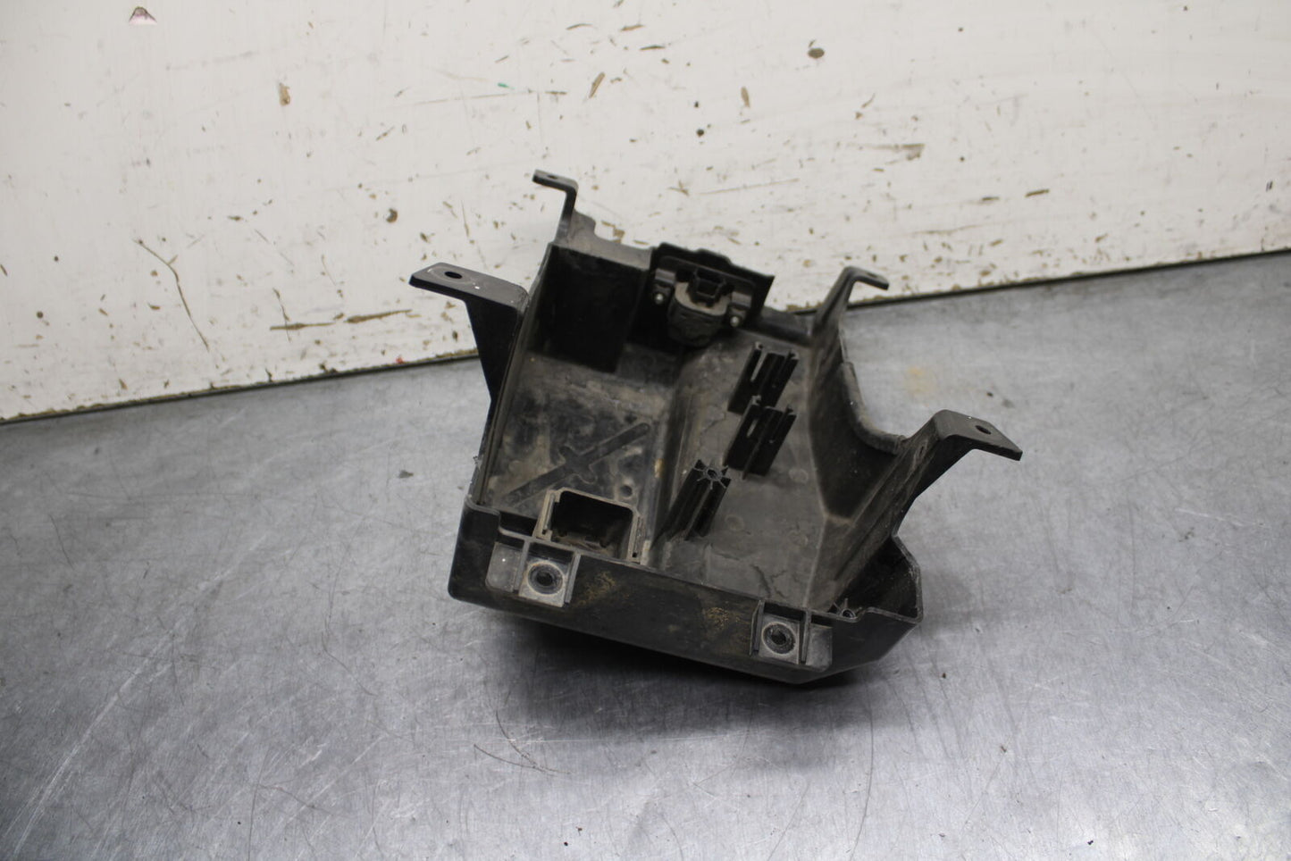 12-13 KAWASAKI Z1000 REAR BACK TAIL UNDERTAIL BATTERY TRAY PLASTIC BB743