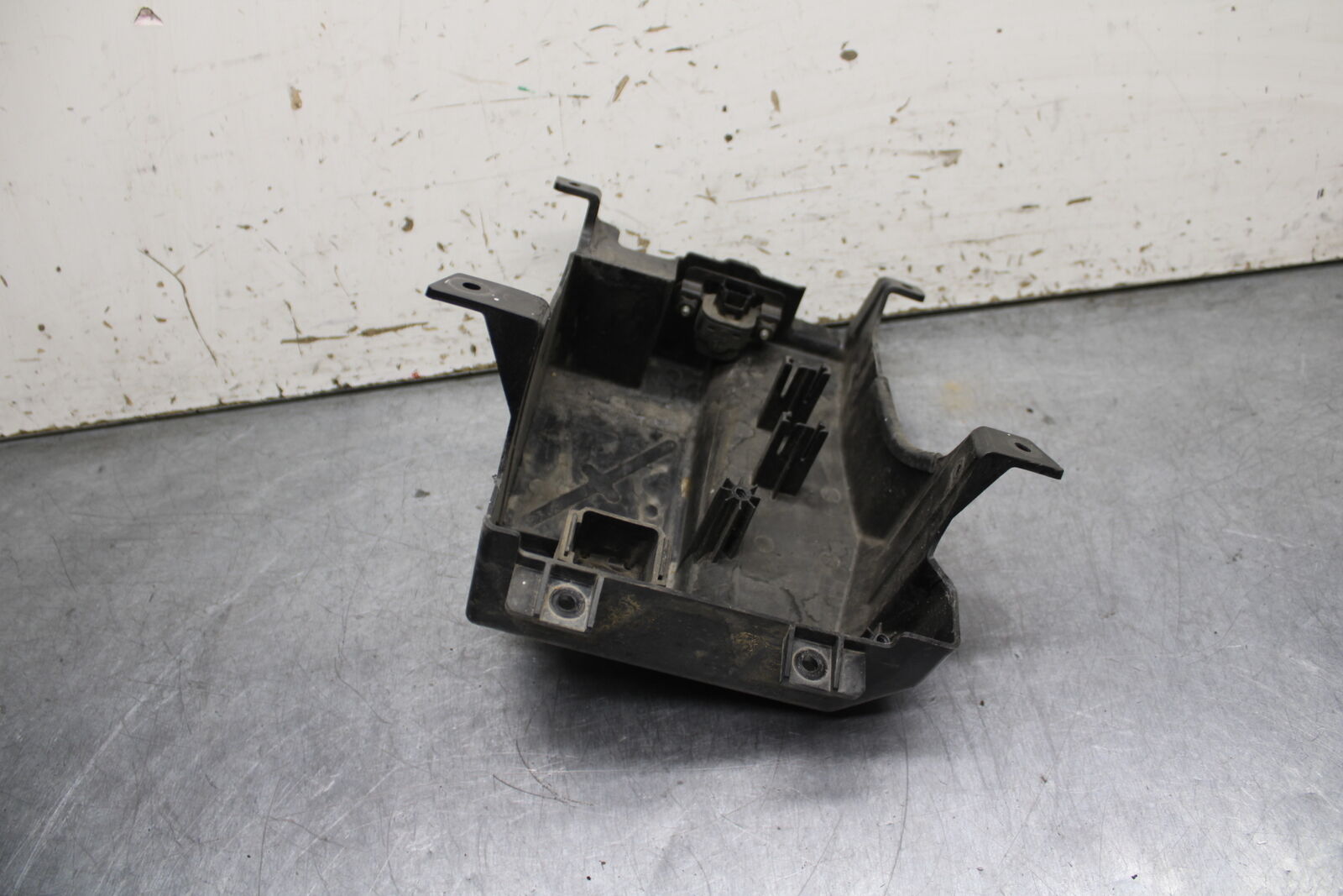 12-13 KAWASAKI Z1000 REAR BACK TAIL UNDERTAIL BATTERY TRAY PLASTIC BB743