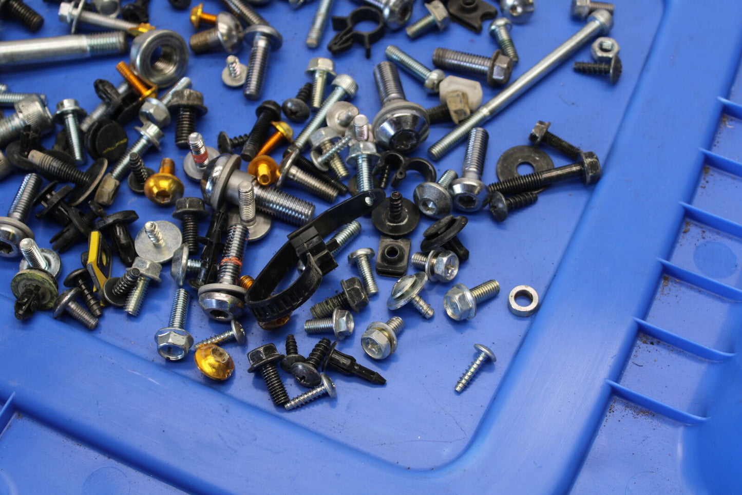 08-16 YAMAHA YZF R6 ENGINE MOUNTING BOLTS HARDWARE MOTOR SCREWS BB665