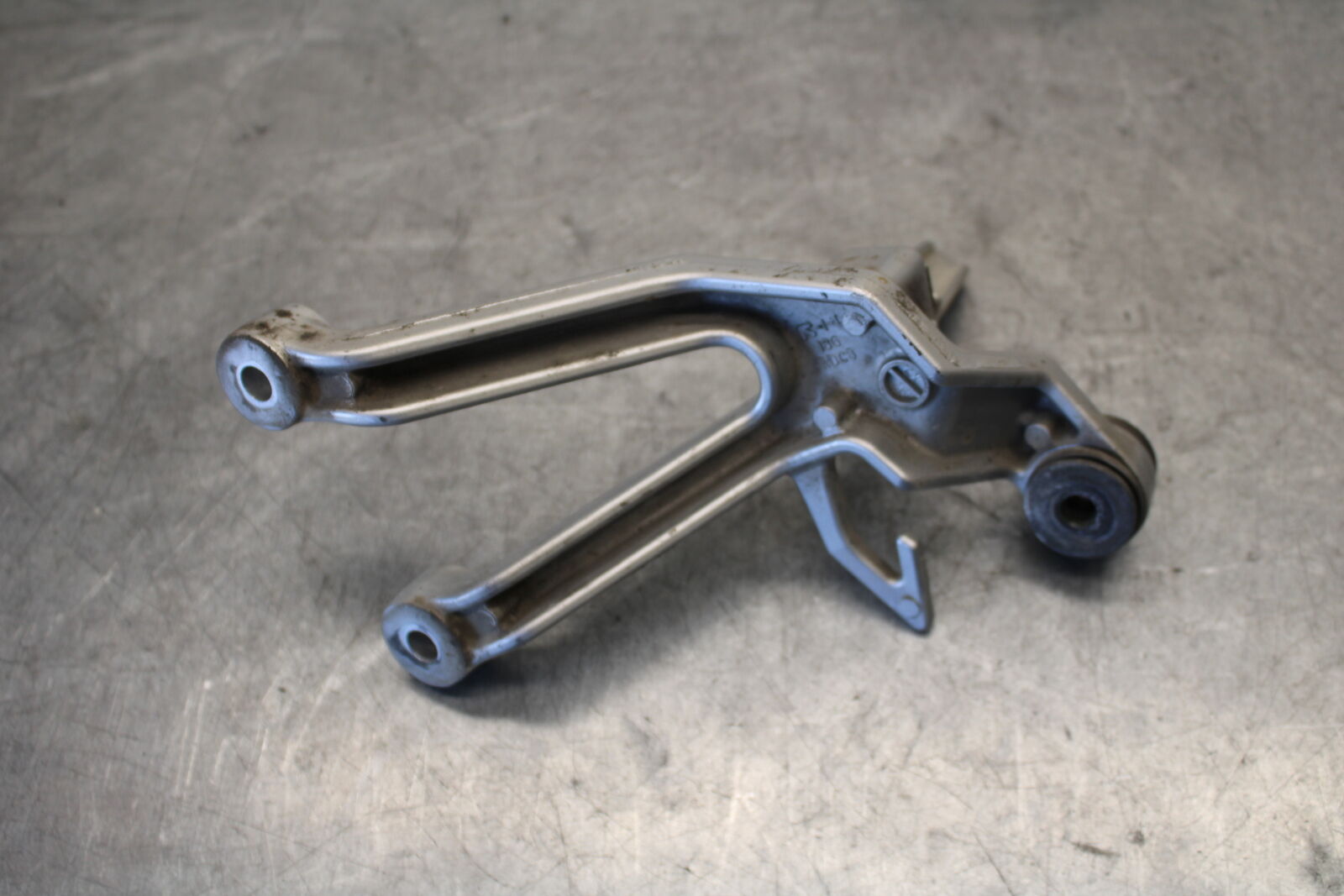 03-07 SUZUKI SV1000S REAR BACK PASSENGER PEG SET PAIR BB657