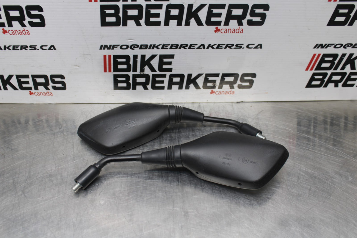 15 SUZUKI GW250F REAR VIEW MIRROR SET PAIR MIRRORS BB789