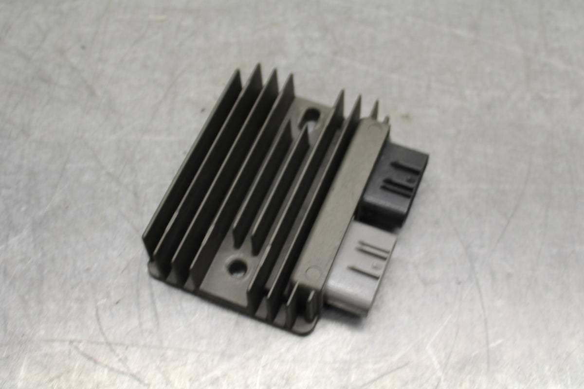 21-24 APRILIA TUONO 660 FACTORY RECTIFIER VOLTAGE REGULATOR BB733