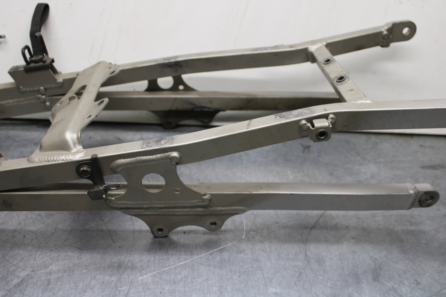 00-02 KAWASAKI NINJA ZX6R REAR SUBFRAME BACK SUB FRAME BB750