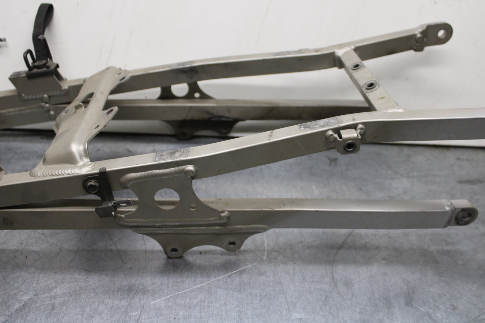 00-02 KAWASAKI NINJA ZX6R REAR SUBFRAME BACK SUB FRAME BB750