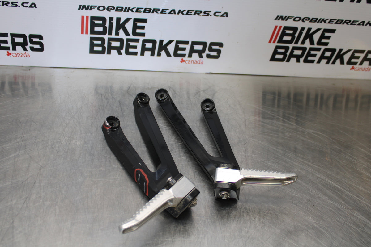 10-11 BMW S1000RR REAR BACK PASSENGER PEG SET PAIR BB168