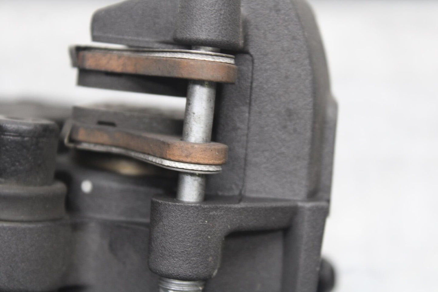 12-17 KAWASAKI ER-6N Z650 REAR BACK BRAKE CALIPER W MOUNT BRACKET BB607