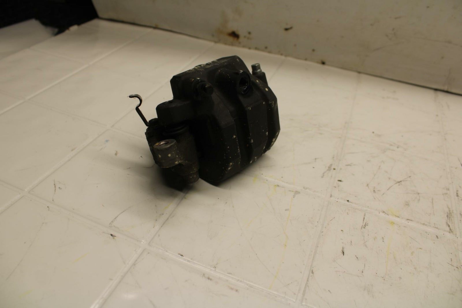 15-16 HONDA CB300F ABS  FRONT BRAKE CALIPER  BB05