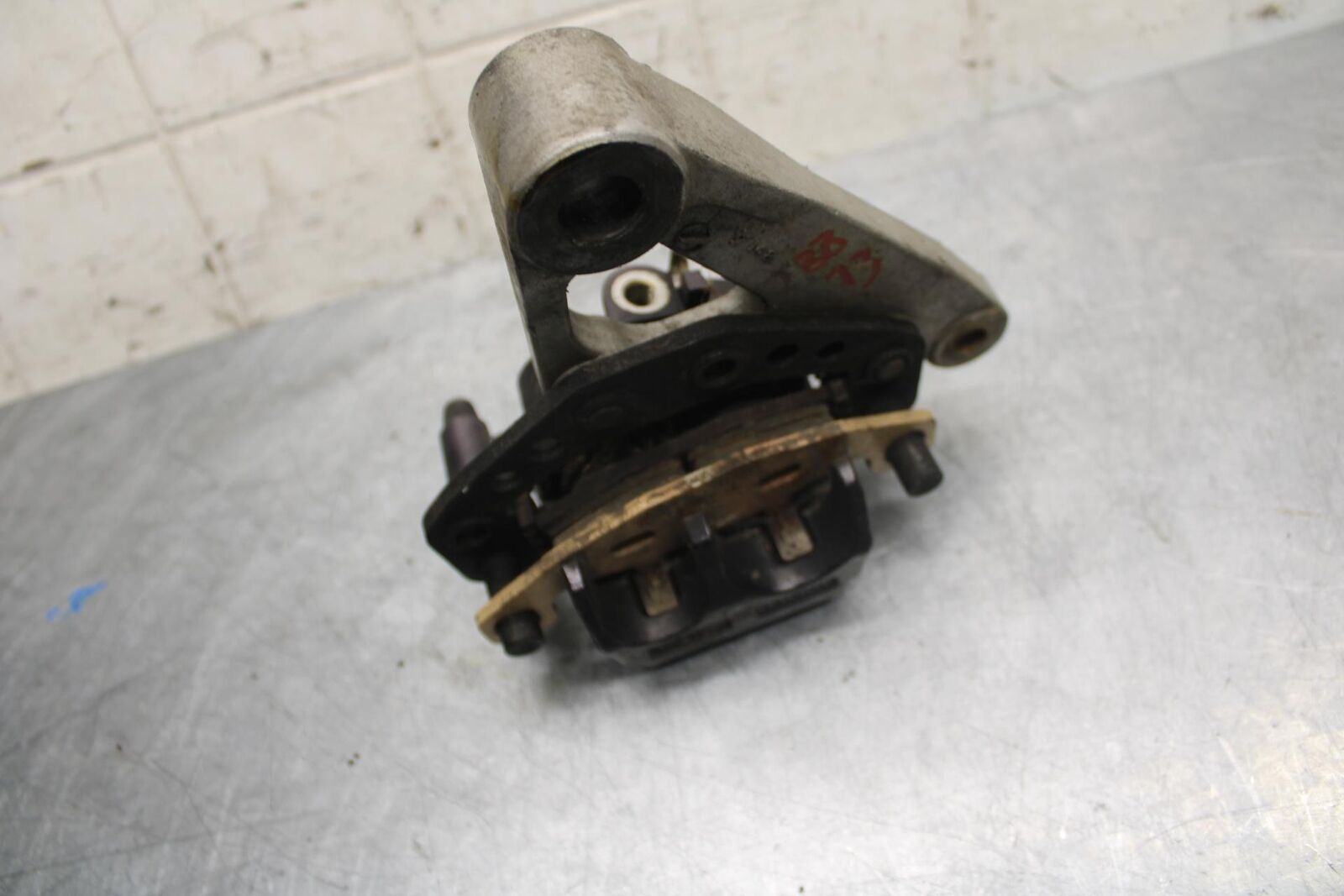 1996 Kawasaki Ninja 600R ZX600C REAR BACK BRAKE CALIPER W MOUNT BRACKET BB35