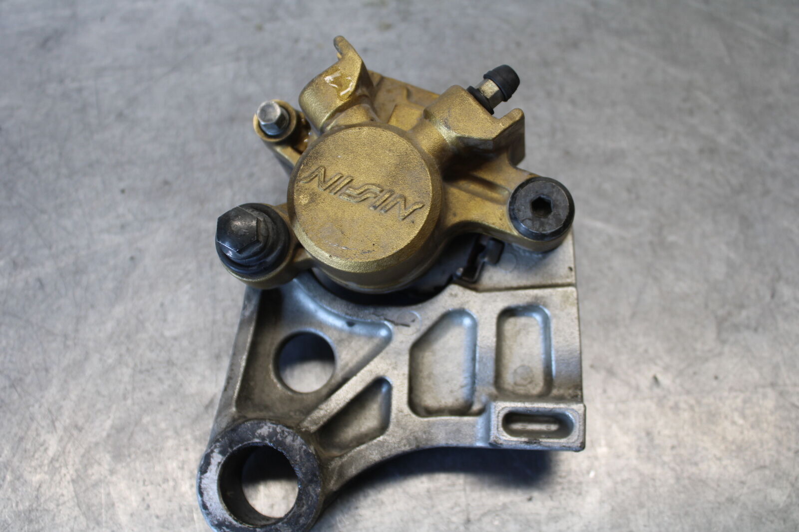 03-04 HONDA CBR600RR REAR BACK BRAKE CALIPER W MOUNT BRACKET 43150-MEE-006 BB661
