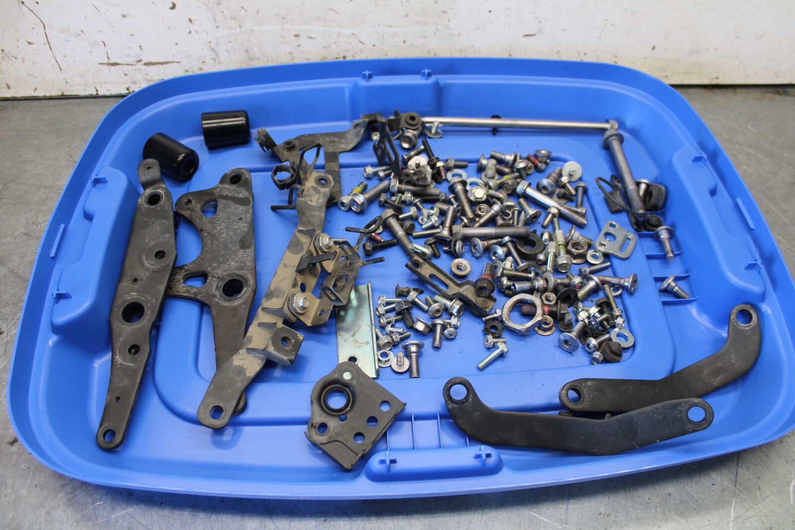 19-22 KAWASAKI Z400 ENGINE MOUNTING BOLTS HARDWARE MOTOR SCREWS BB708