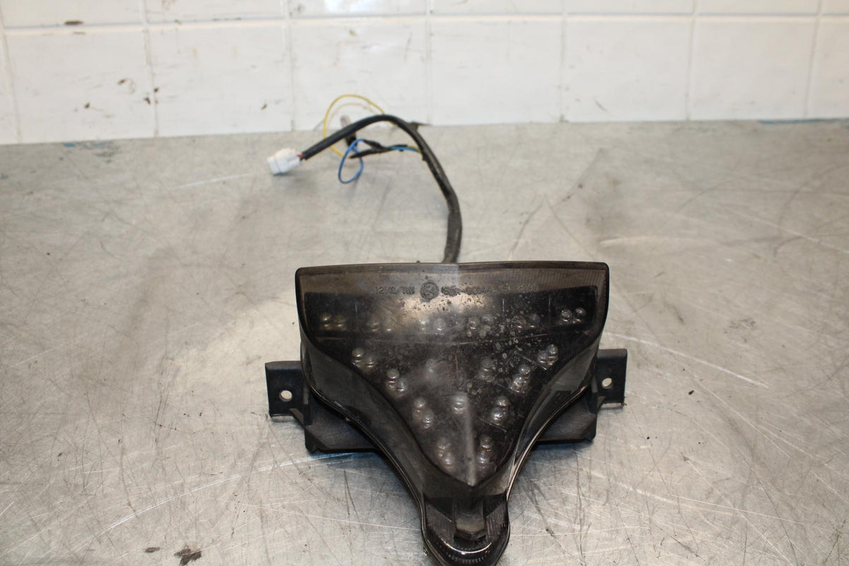 09-14 YAMAHA YZF R1 REAR TAIL TAILLIGHT BACK BRAKE LIGHT BB448