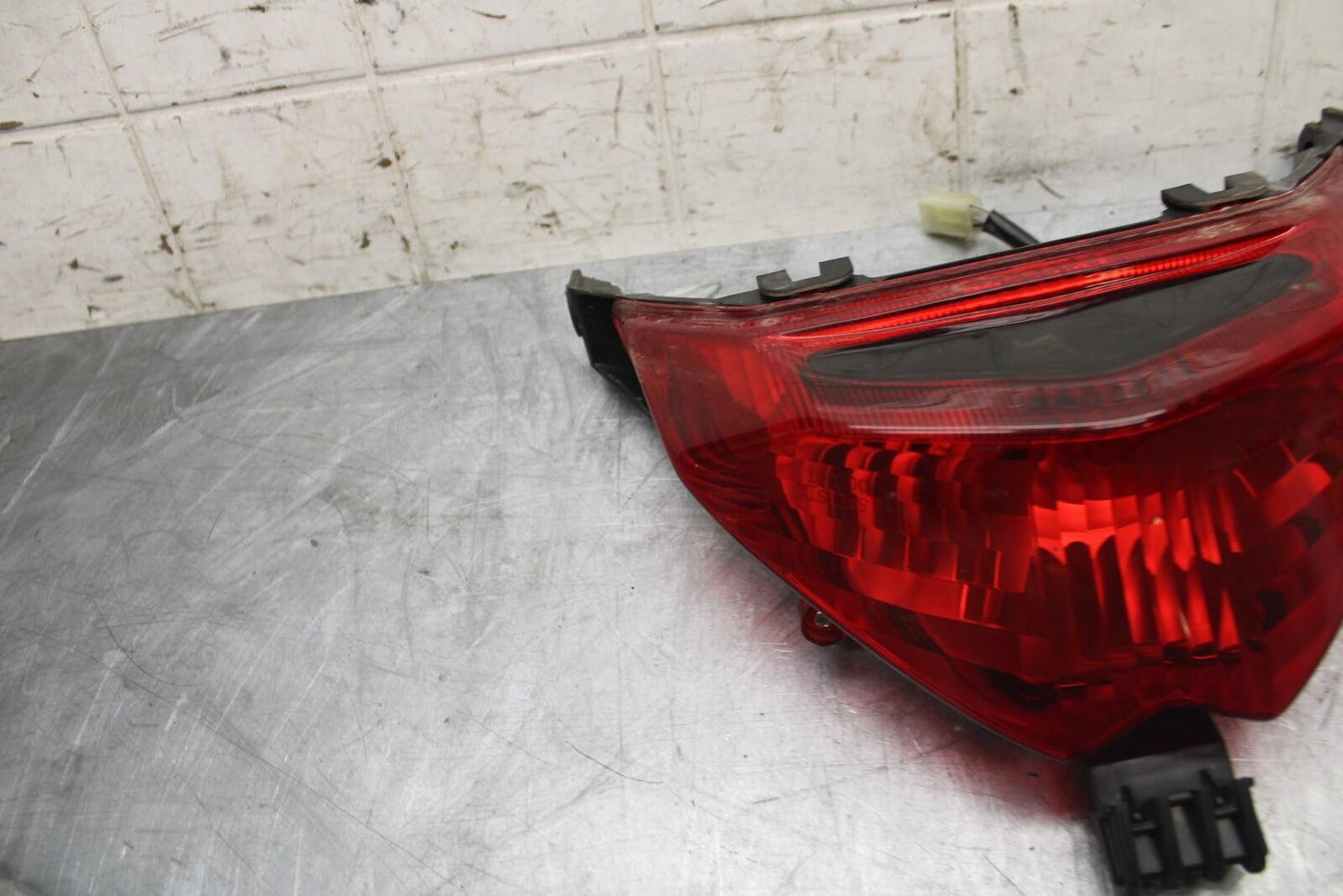 2016 Suzuki Bandit  GSF1250SA ABS REAR TAIL TAILLIGHT BACK BRAKE LIGHT BB509