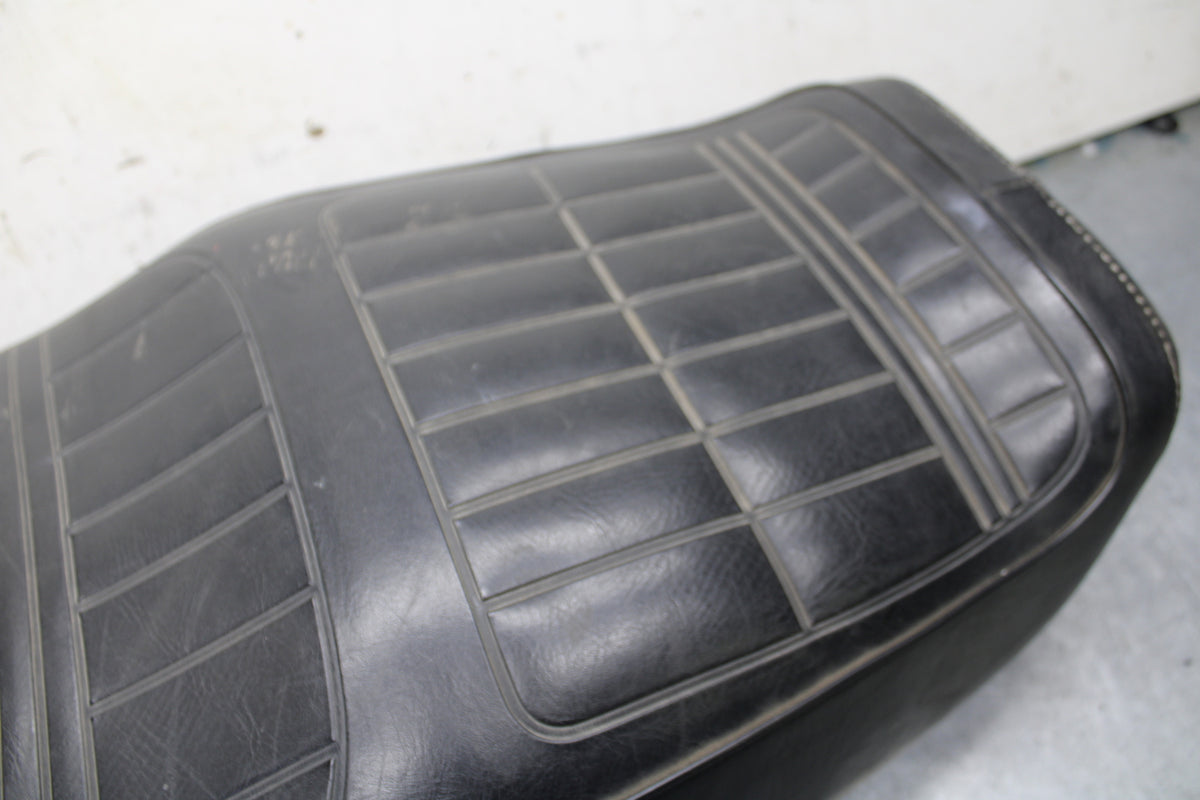 82-83 YAMAHA MAXIM 750 FRONT DRIVERS SEAT BB671