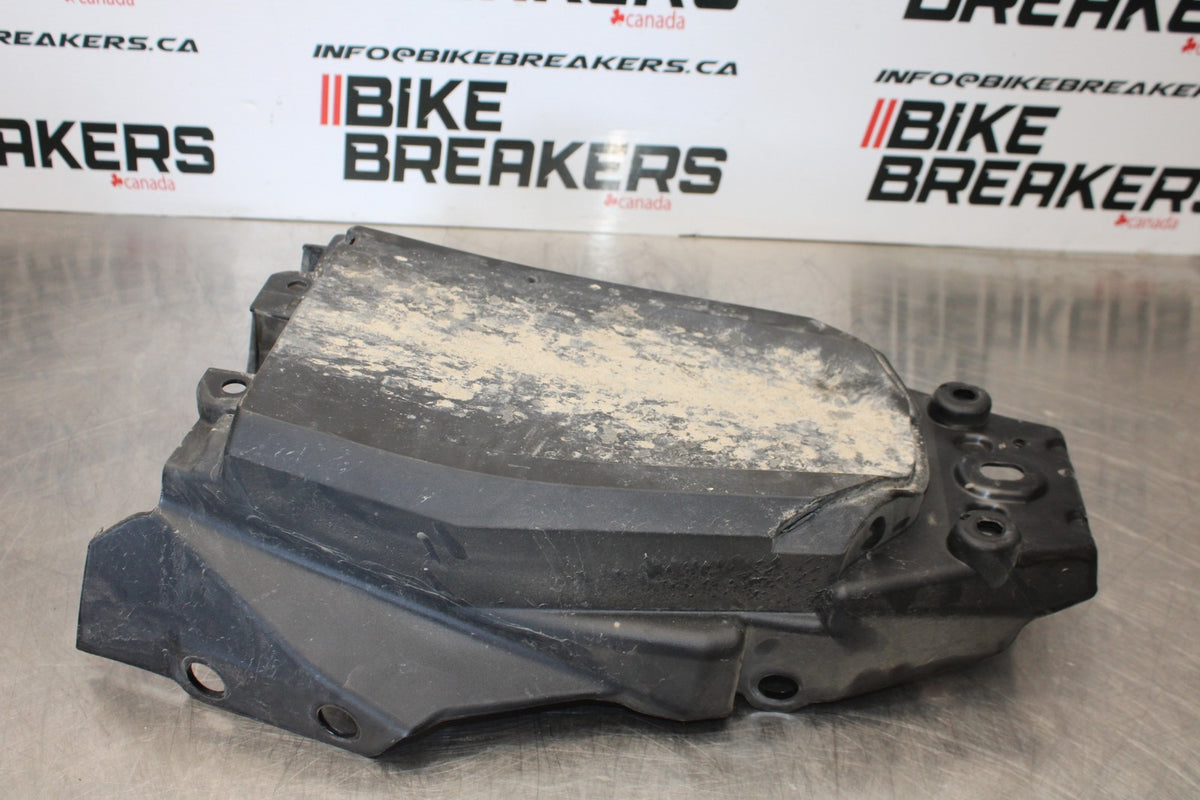 17-22 KTM 390 DUKE REAR BACK TAIL UNDERTAIL BATTERY TRAY PLASTIC BB180