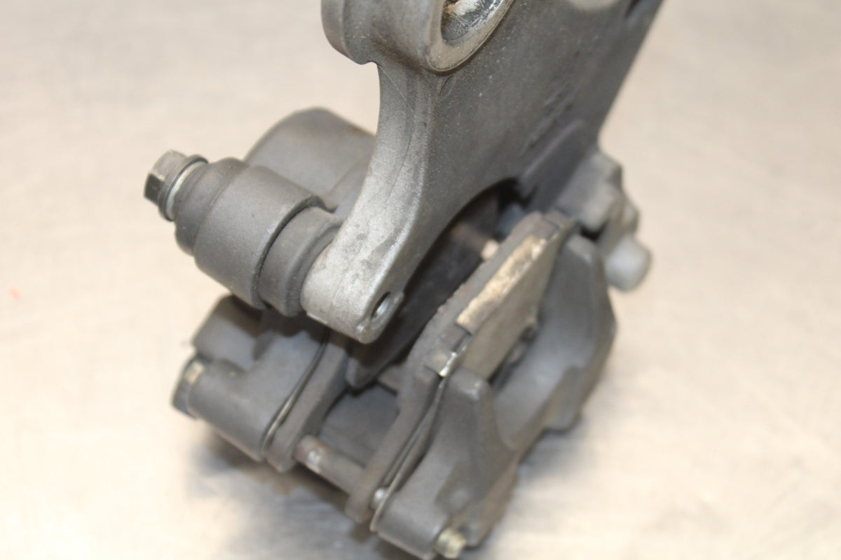 03-04 YAMAHA YZF R6S REAR BACK BRAKE CALIPER W MOUNT BRACKET BB890