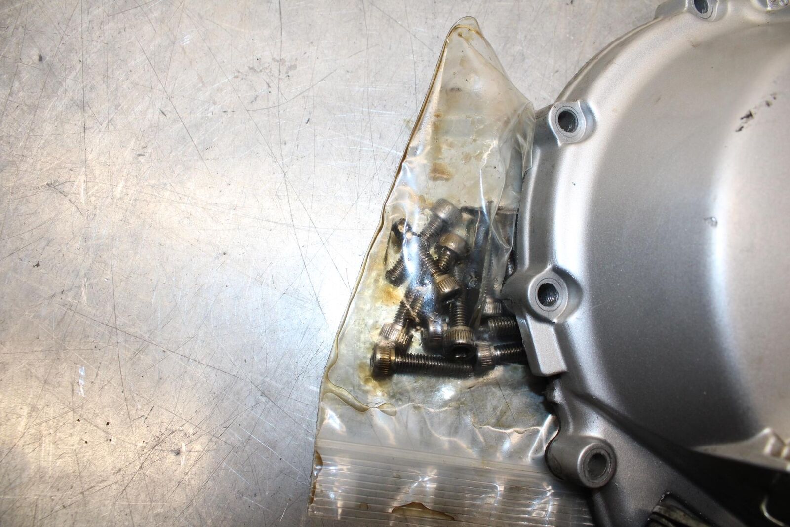 2001 Yamaha YZF R6 CLUTCH SIDE ENGINE MOTOR COVER 5EB-15421-01-00 BB68