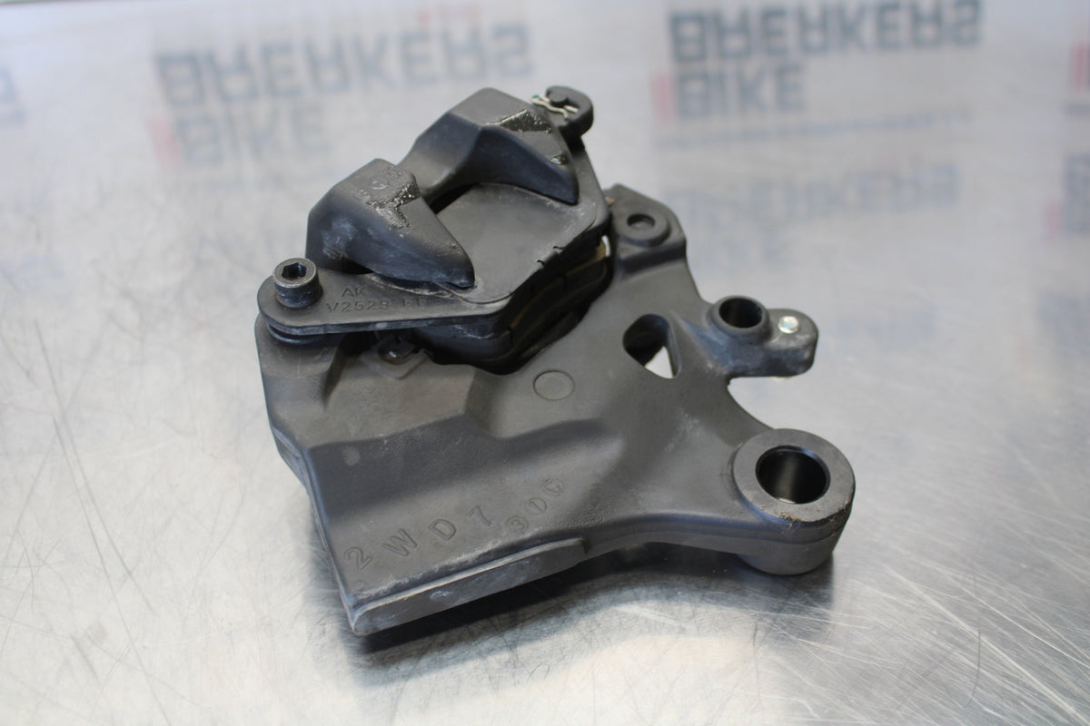 23 YAMAHA YZF R3 REAR BACK BRAKE CALIPER W MOUNT BRACKET BB147