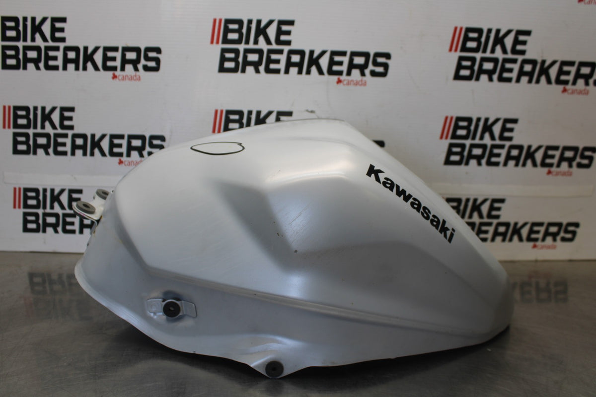 23-26 KAWASAKI NINJA ZX4RR GAS TANK FUEL CELL PETROL RESERVOIR BB898