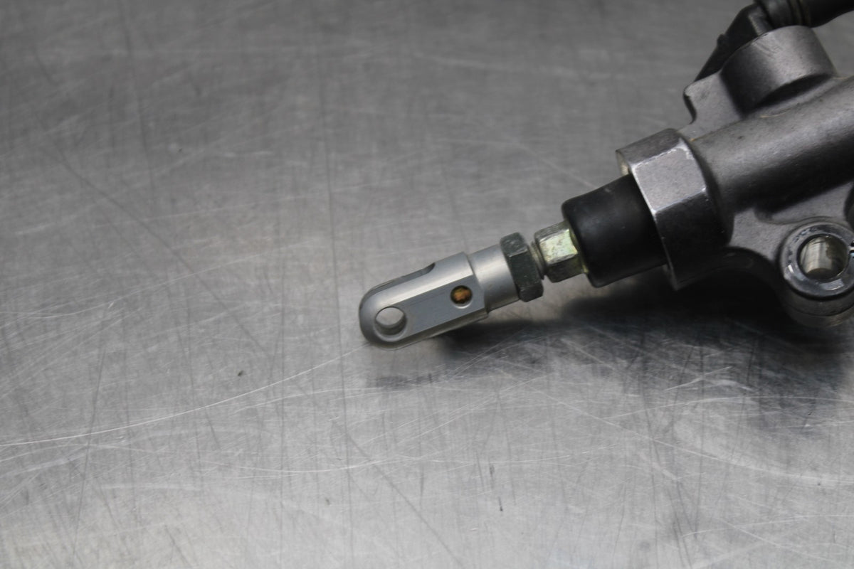 05 YAMAHA YZF R6 REAR BACK BRAKE MASTER CYLINDER W RESERVOIR BB814