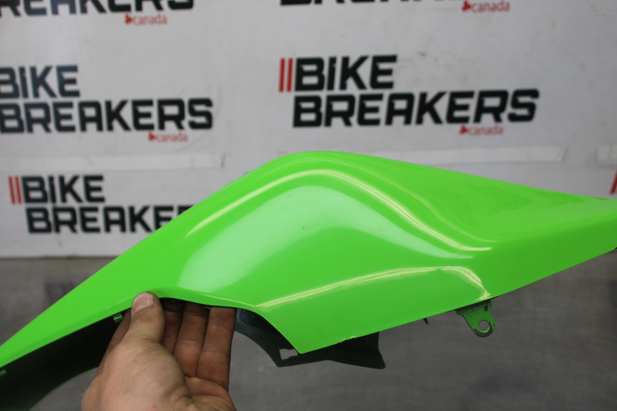 08 KAWASAKI NINJA ZX10R RIGHT REAR BACK TAIL FAIRING COWL SHROUD BB902