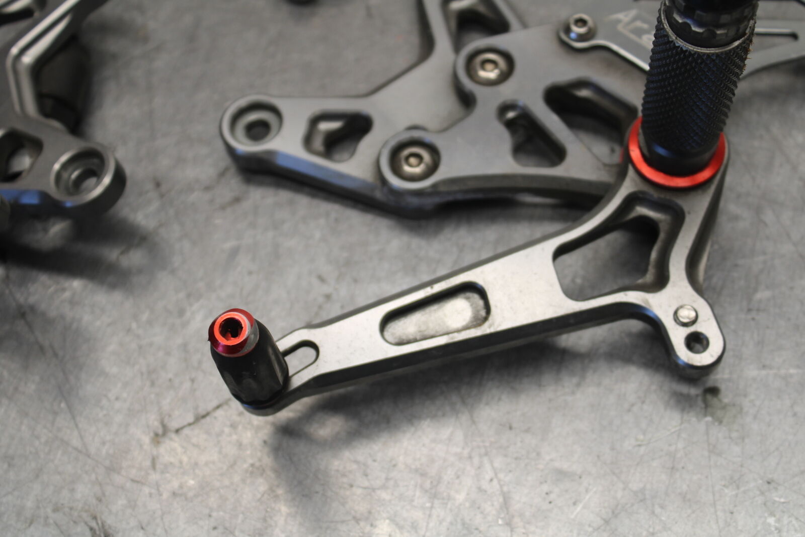 09-12 KAWASAKI NINJA ZX6R RIGHT LEFT REARSETS REAR SET DRIVER FOOT PEGS  BB698