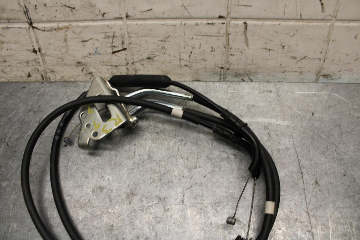 19 YAMAHA YZF R3 THROTTLE CABLES LINES BB56