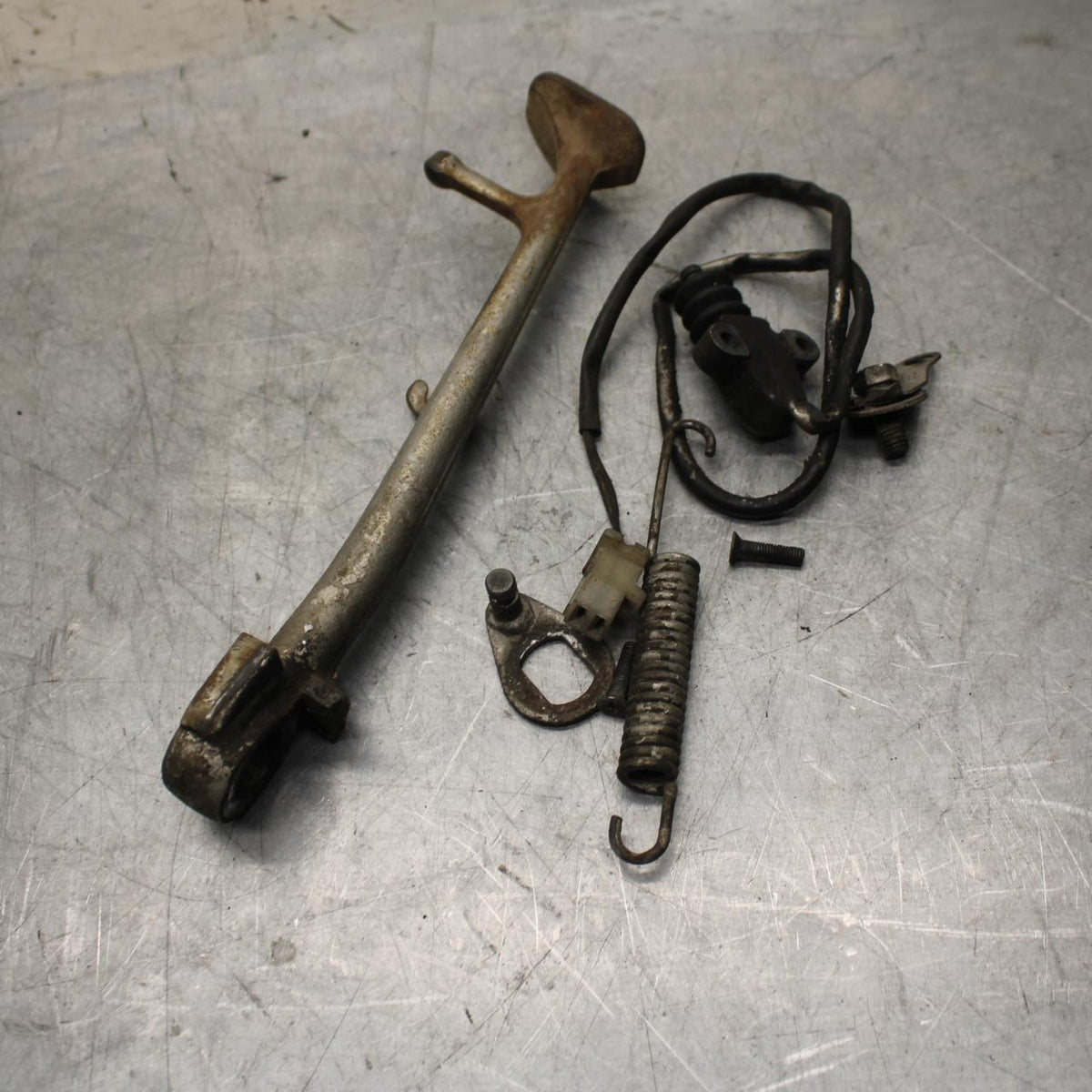 84-85 YAMAHA FJ1100 KICKSTAND SIDE KICK STAND 47M-27311-00-35 BB29