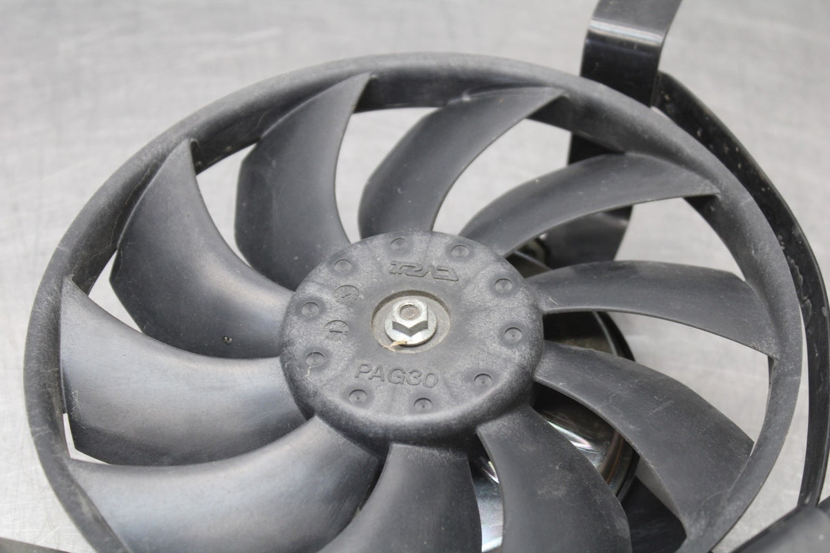 12 TRIUMPH STREET TRIPLE R ENGINE RADIATOR COOLING FAN BB914