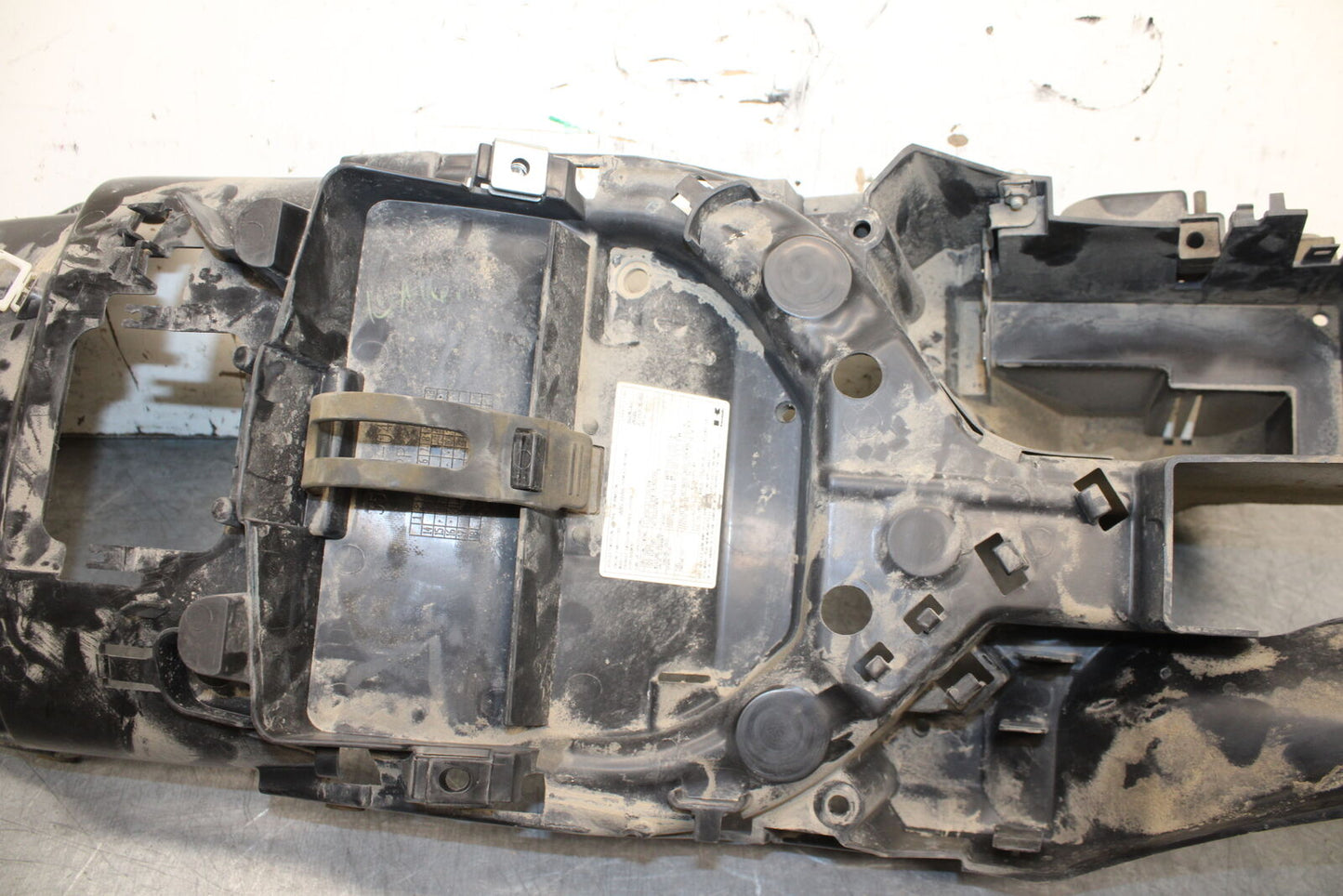 16-17 KAWASAKI VULCAN S 650 EN650 ABS BATTERY TRAY BOX HOLDER BB731