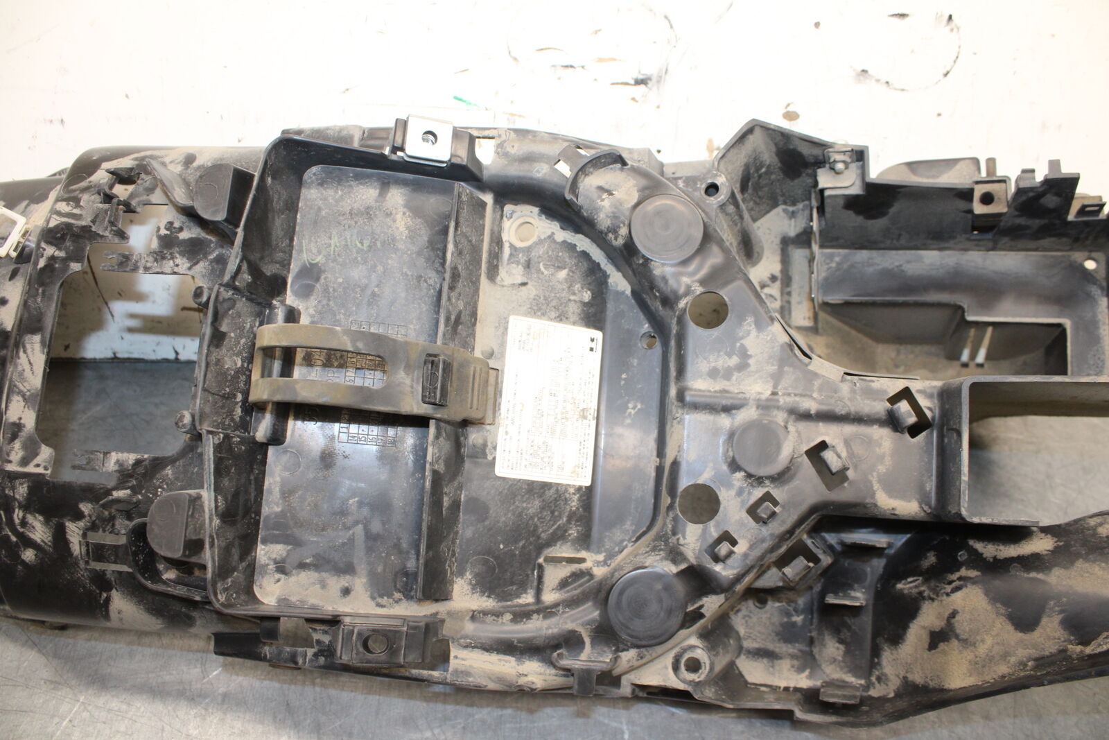 16-17 KAWASAKI VULCAN S 650 EN650 ABS BATTERY TRAY BOX HOLDER BB731