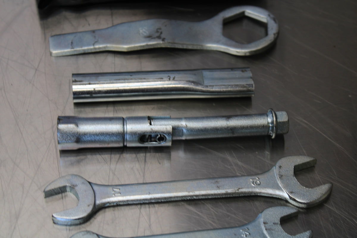 07 KAWASAKI Z1000 STOCK TOOLS OEM TOOL BAG KIT SET BB148