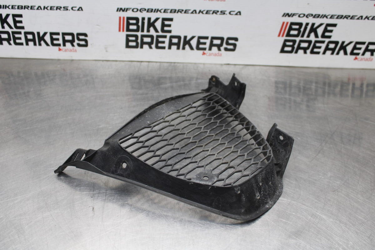 05-06 SUZUKI GSXR1000 FRONT LOWER INNER EXHAUST V FAIRING COWL GUARD BB857