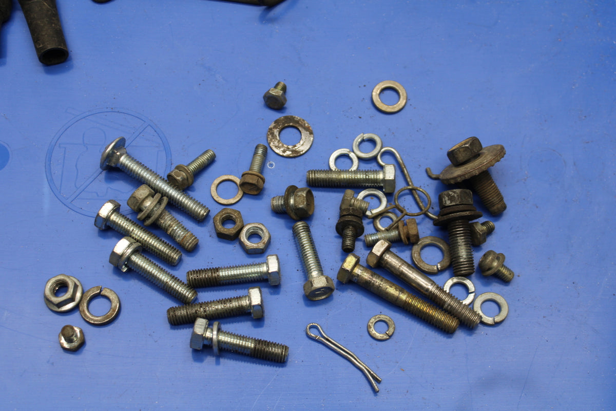 78 SUZUKI GS550E MOUNTING BOLTS HARDWARE MOTOR SCREWS BB133