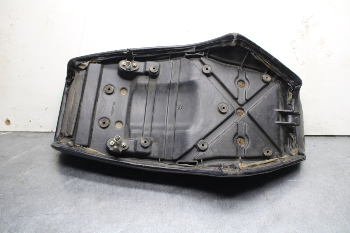 82-83 YAMAHA MAXIM 750 FRONT DRIVERS SEAT BB671