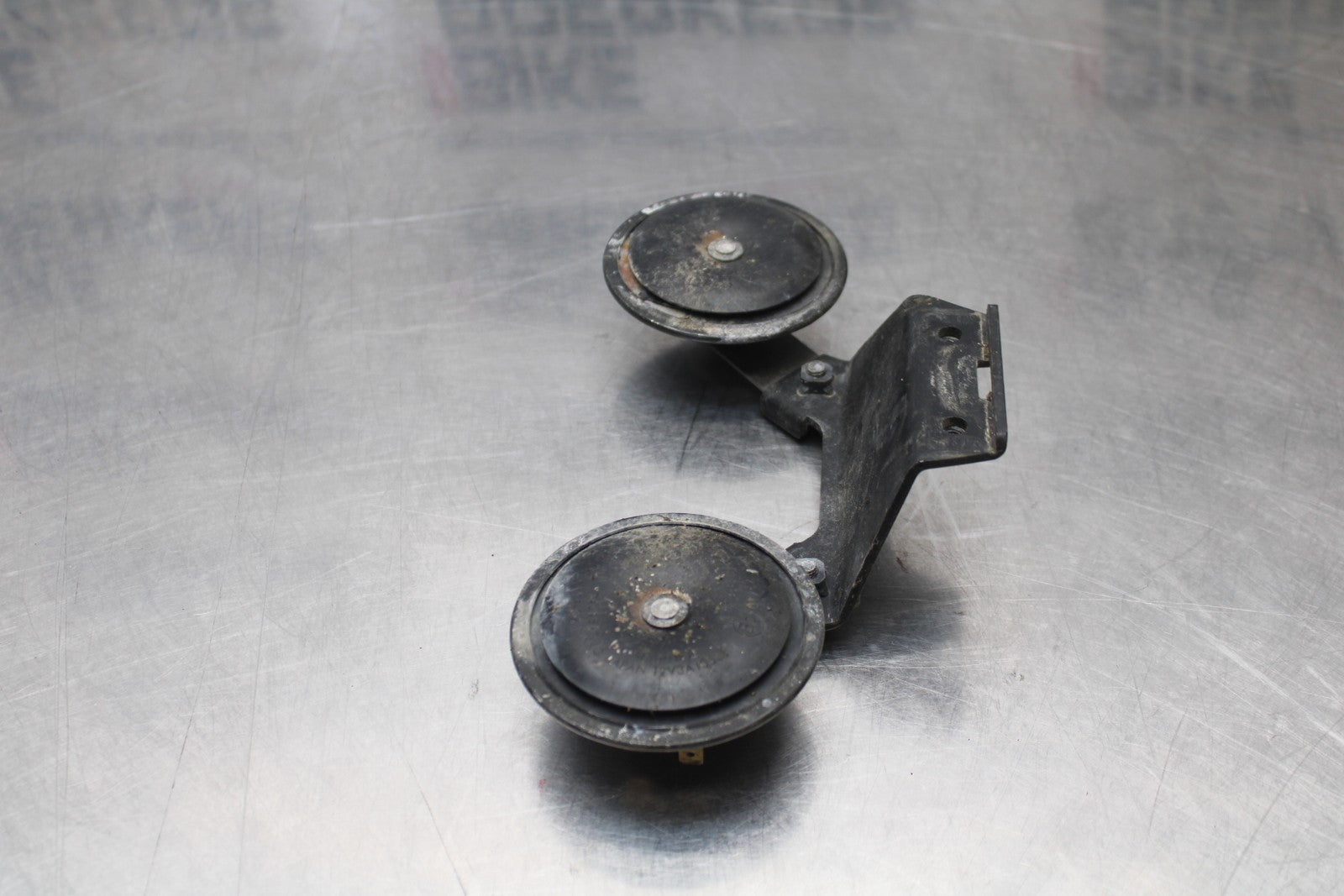 03-08 KAWASAKI VULCAN 1600 HORN SIGNAL SET & BRACKET BB196