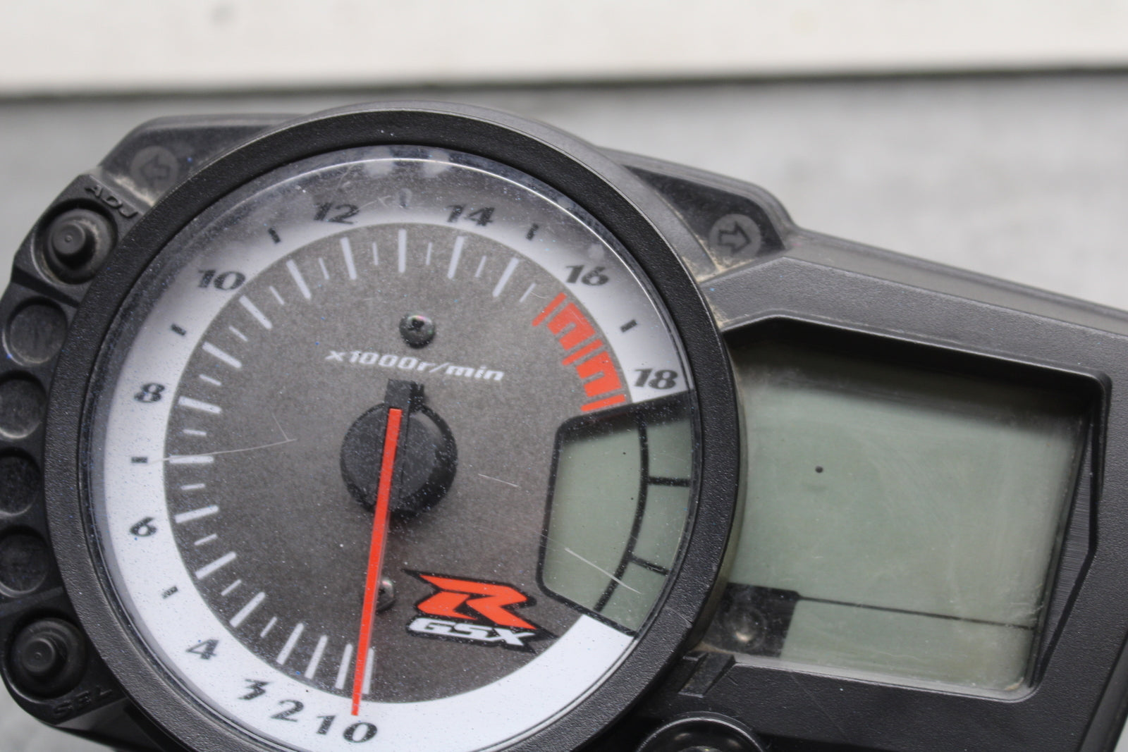 08-10 SUZUKI GSXR 600 SPEEDO TACH GAUGES DISPLAY CLUSTER SPEEDOMETER  BB753