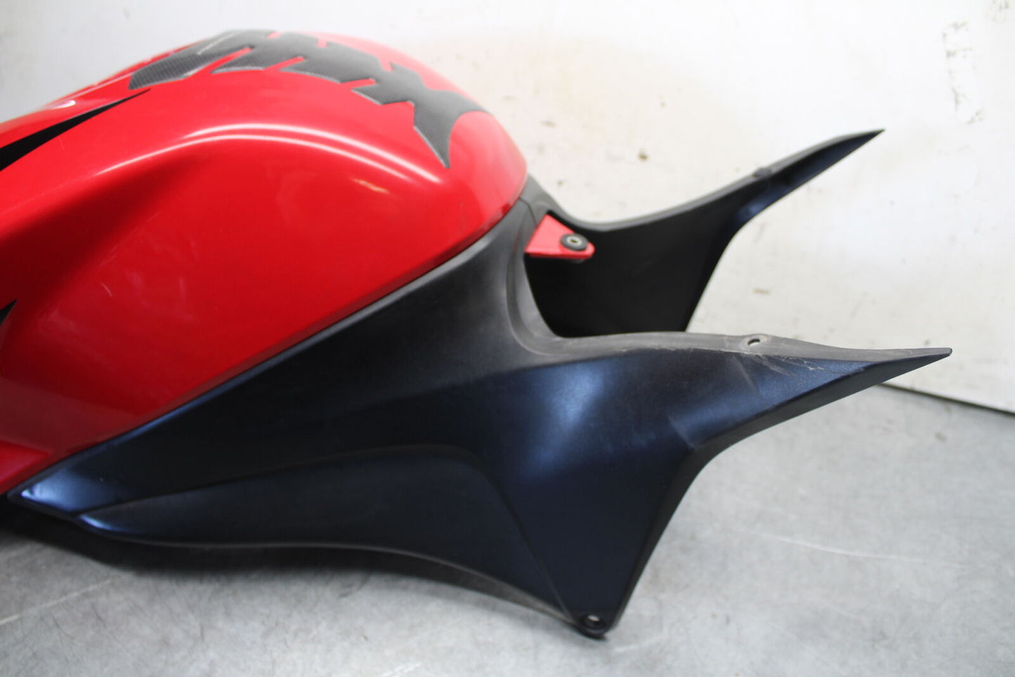 07-12 HONDA CBR600RR GAS TANK FUEL CELL COVER FAIRING COWL BB672