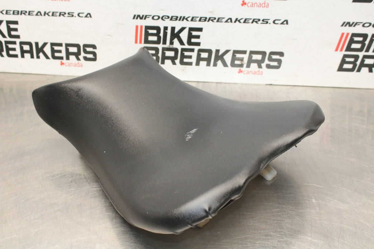 06-07 SUZUKI GSXR750 FRONT DRIVERS SEAT PAD SADDLE PILLION BB811