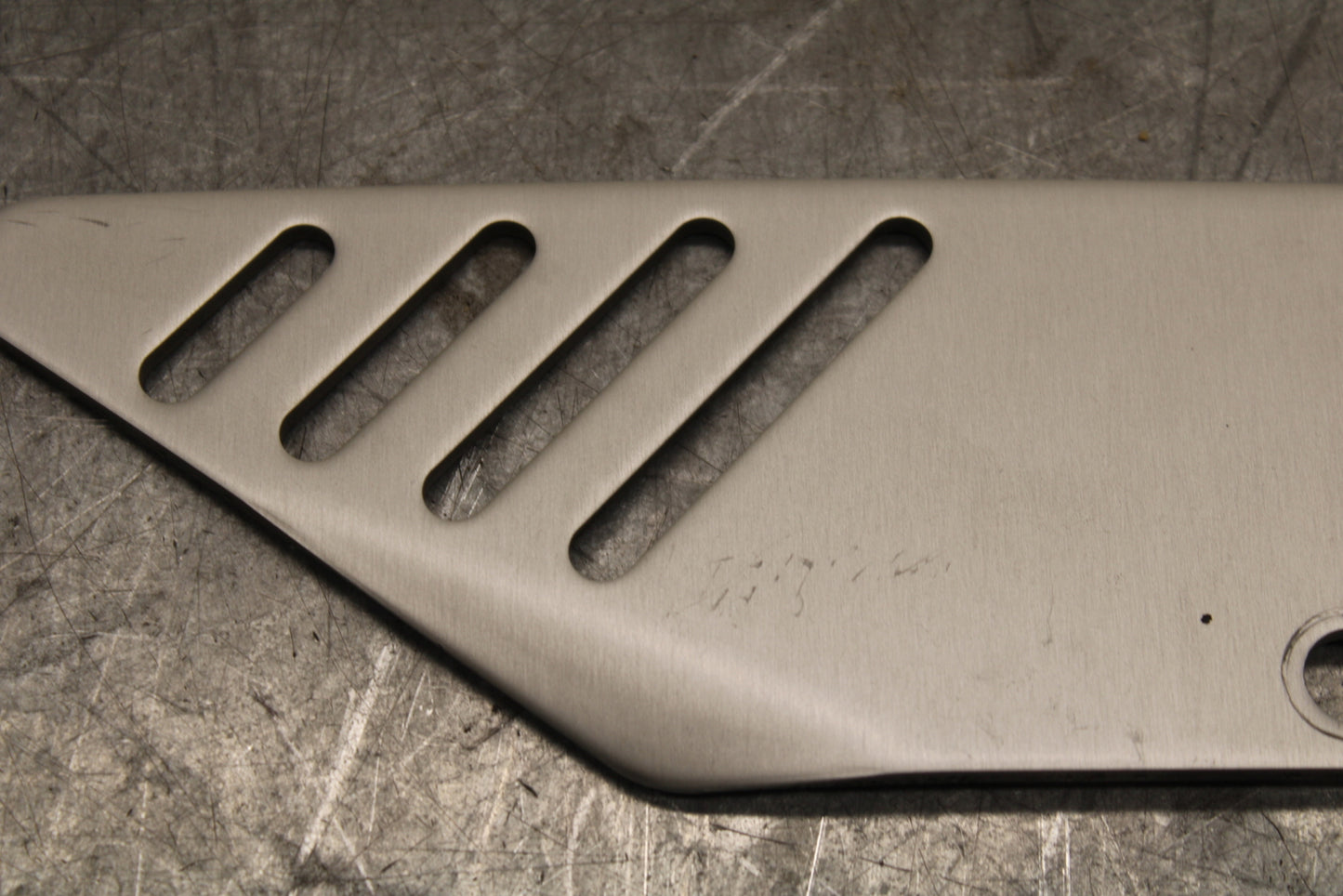 13-18 KAWASAKI NINJA ZX6R RIGHT REARSET REAR SET HEEL GUARD COVER  BB682